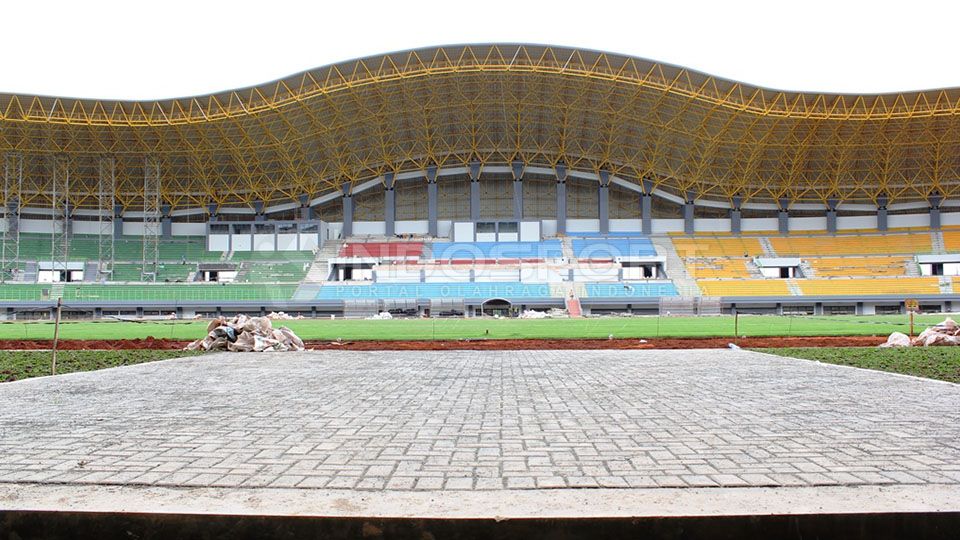 Ketua Umum PSSI, Mochamad Iriawan menuntaskan kunjungan ke stadion dengan menyambangi Stadion Patriot Candrabhaga, Kota Bekasi. Copyright: © Herry Ibrahim/Indosport